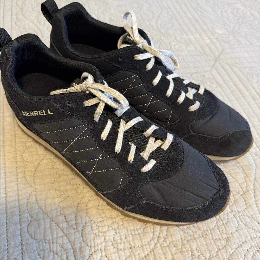 Merrell Navy Sneakers with Streamlined Design and Athletic Tread